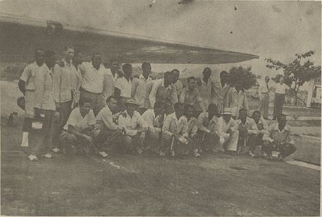 Bestand:Zanderij 1953 - Op weg naar Aruba voor deelname vierlanden-tournooi - Columbia, Demerara, Aruba, Suriname.gif