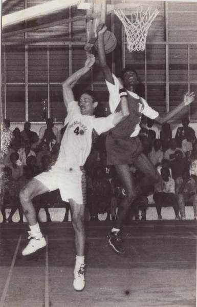 Bestand:Bijna geen voetbal 004.jpg