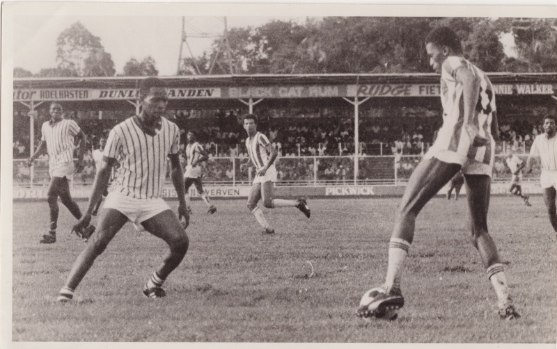 Bestand:Voetbal 044.jpg