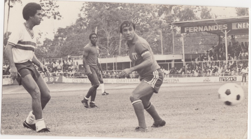 Bestand:Voetbal 100.jpg