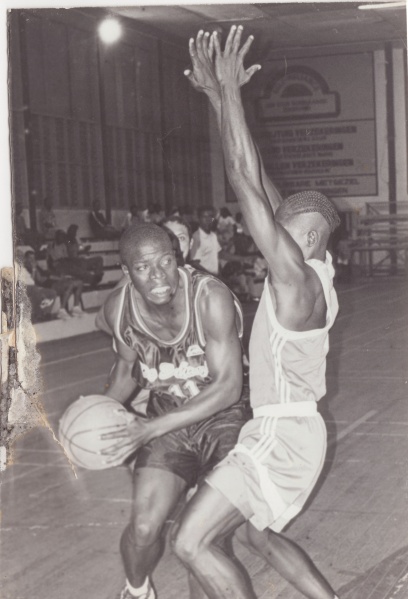 Bestand:Bijna geen voetbal 010.jpg